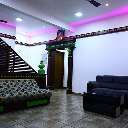 Sri Lakshmi Gardens Hotel Thekkady Exterior photo