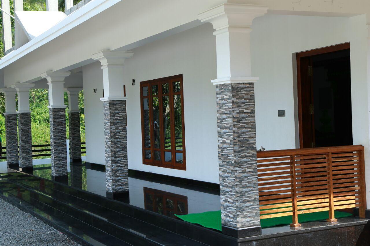 Sri Lakshmi Gardens Hotel Thekkady Exterior photo