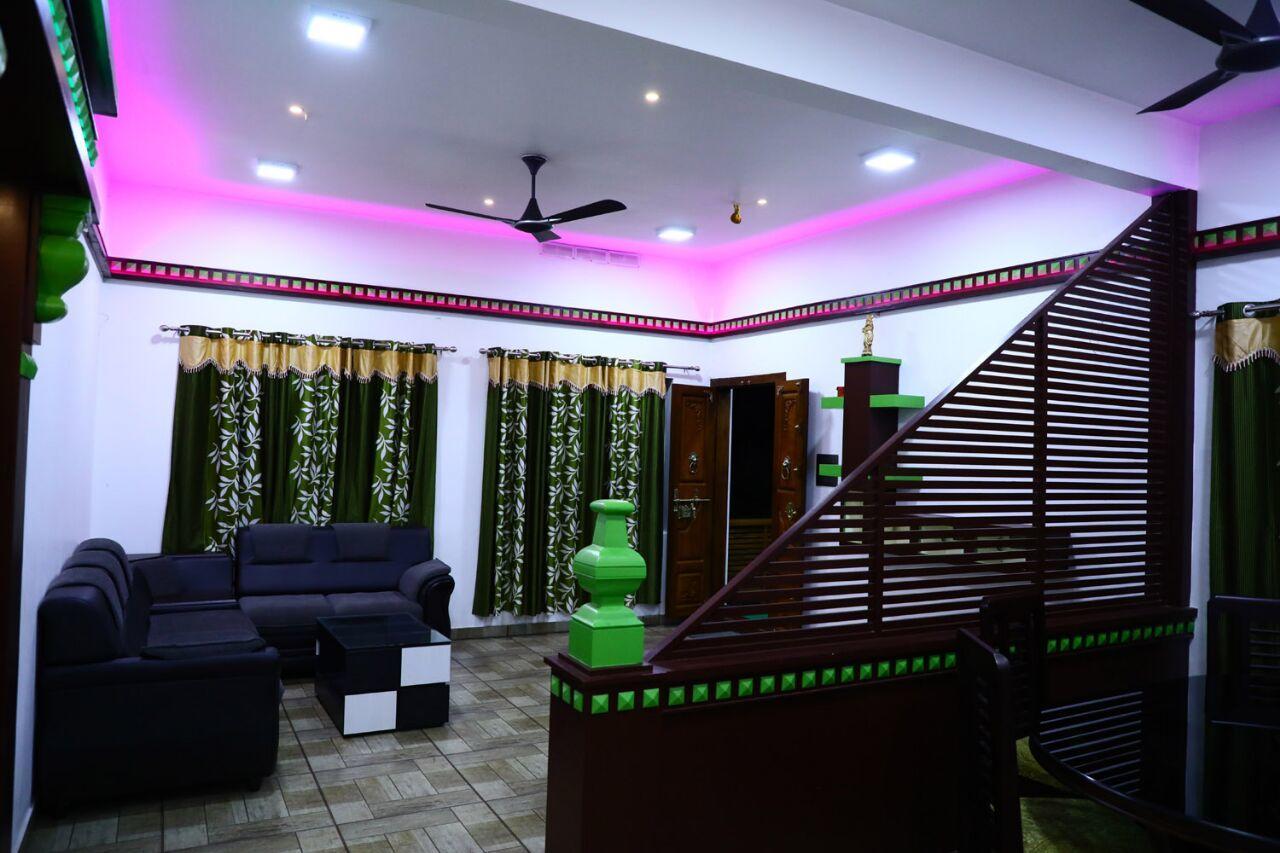 Sri Lakshmi Gardens Hotel Thekkady Exterior photo