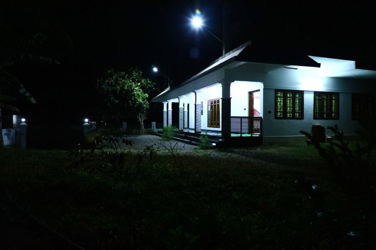 Sri Lakshmi Gardens Hotel Thekkady Exterior photo